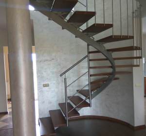 schody metalowo drewniane