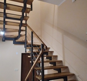 schody metalowo drewniane