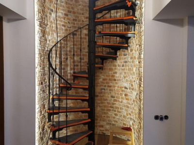 schody z metaloplastyką