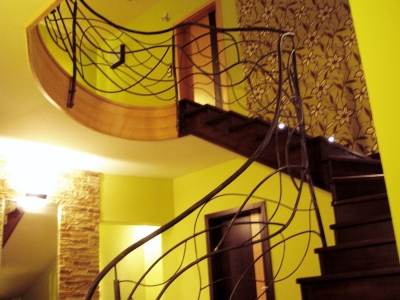 schody z metaloplastyką